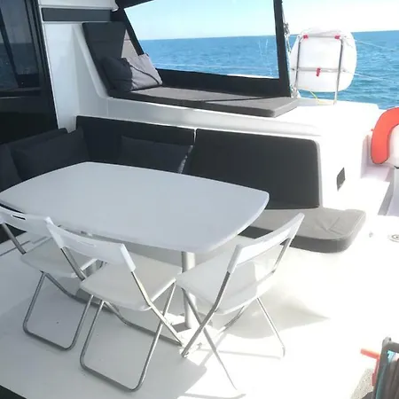 Seaview Suites Marina Bådhotel